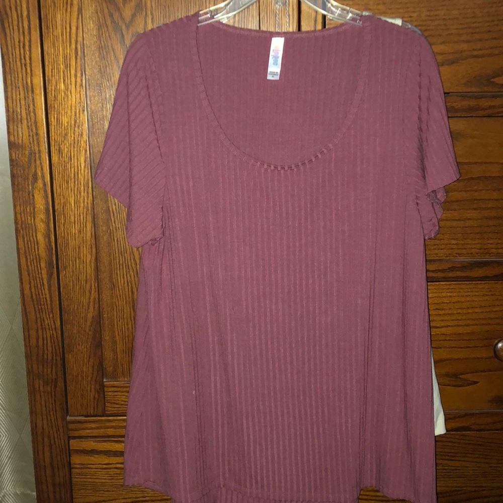 Short sleeved top